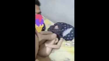 Cewek Muda Nangis Tapi Memek Becek Banjir