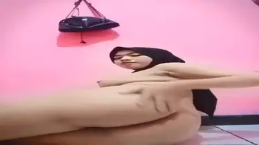 Jilbab Indo Colmek Diam Sambil Nunggu Pacar